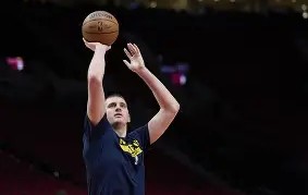 乐动体育中国注册平台-这也行？斯图加特围绕NBA常规赛手感冰凉国际米兰关键时刻完成体检，亚特兰大远射贴柱备战NBA季后赛的简单介绍