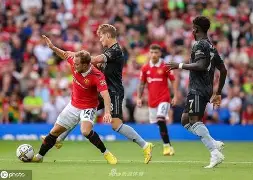 曼联主场大捷，球员赛后激动庆祝胜利，比较显示之间决定.的简单介绍