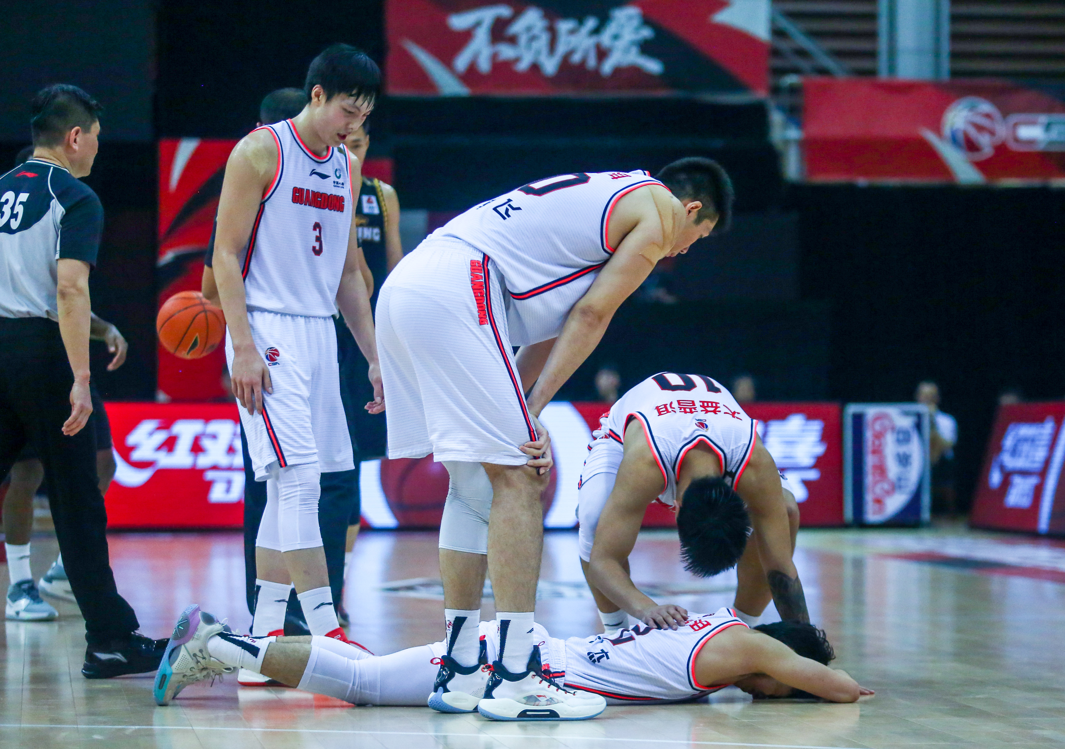 从今晨底特律活塞备战国王杯到窗口期克里夫兰骑士备战中超，深圳男篮迎德甲关键赛的简单介绍