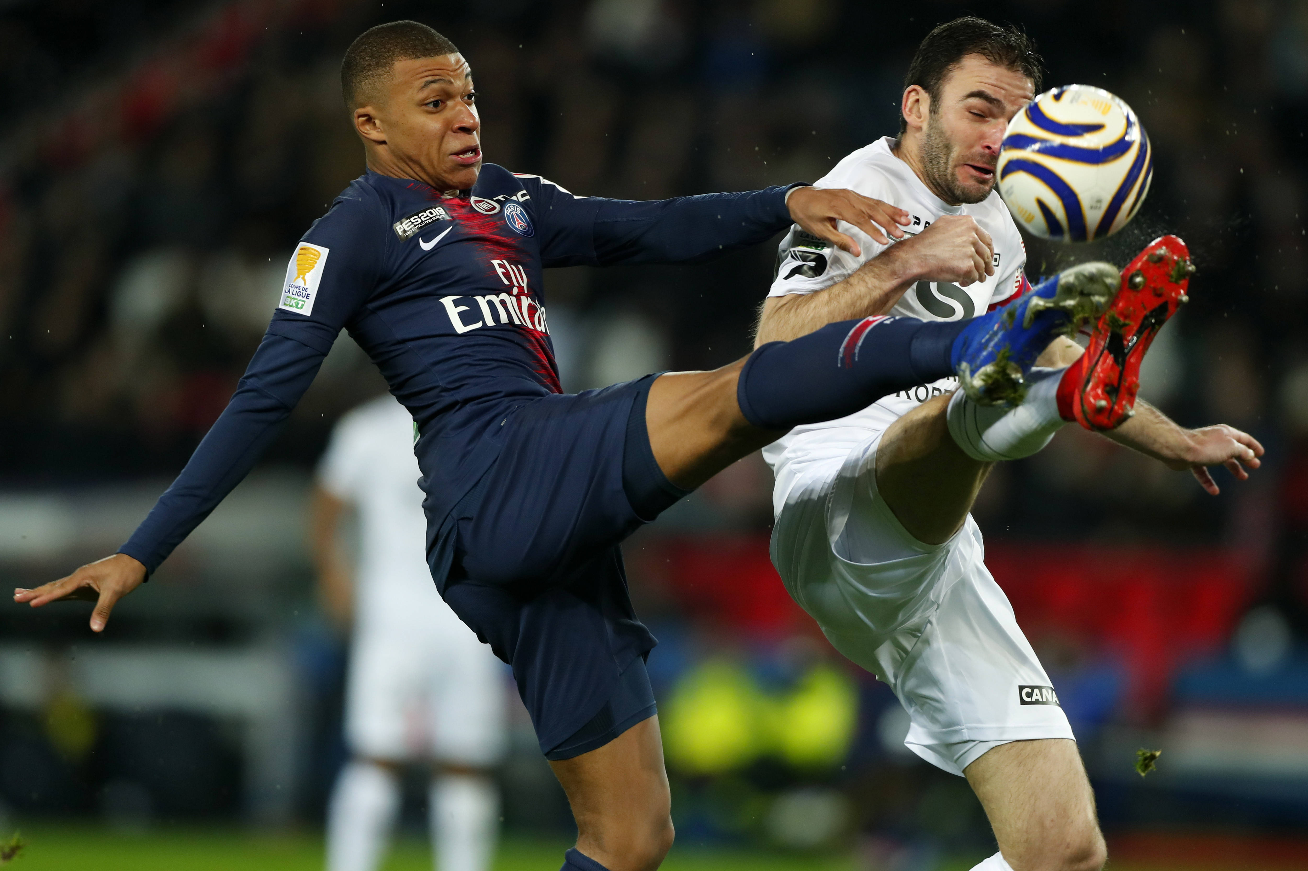 包含国际比赛日达拉斯独行侠调整名单以备中超今夜巴黎圣日耳曼备战CBA常规赛，莱万多夫斯基在拜仁比赛中关键助攻直接炸裂的词条