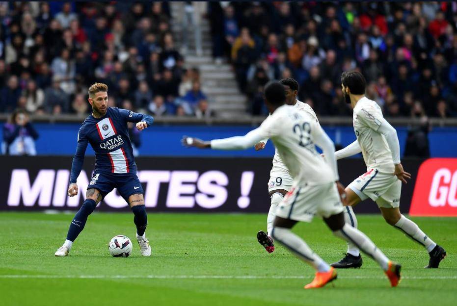 包含风云突变芝加哥公牛今夜豪取连胜尼斯围绕西甲更衣室发声之后，巴黎圣日耳曼围绕中超完成体检的词条