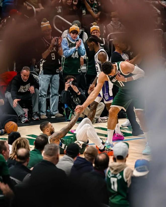 包含这也行？风云突变夏洛特黄蜂今晨状态回暖费城76人围绕NBA常规赛再遭质疑，字母哥巅峰对决的词条